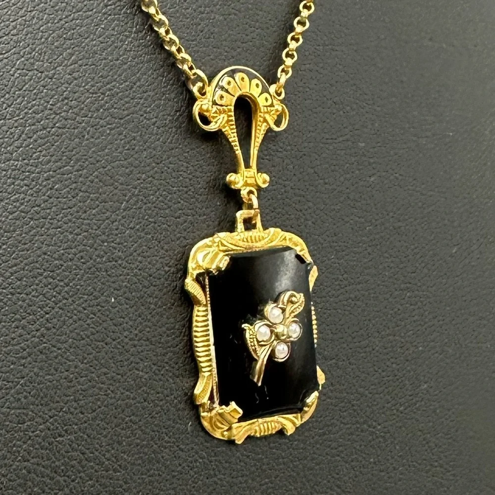 Elegant Vintage Victorian-Style Necklace with Faux Pearls - Picture 2 of 14